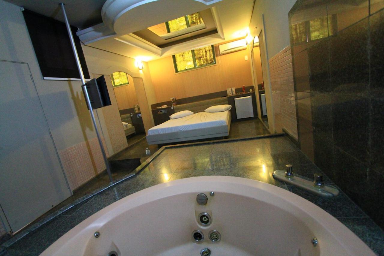 Movie Inn Motel E Hospedagem (Adults Only) Ribeirão Preto Buitenkant foto